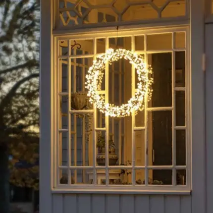 Black Metal Wreath With Timer Function