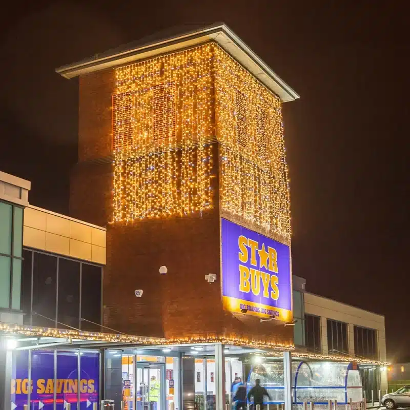 Connectable-Curtain-Lights-6M-Warm-White-With-Ice-White-Flash-Side-Angle Connectable curtain lights 6m warm white with ice white flash side view